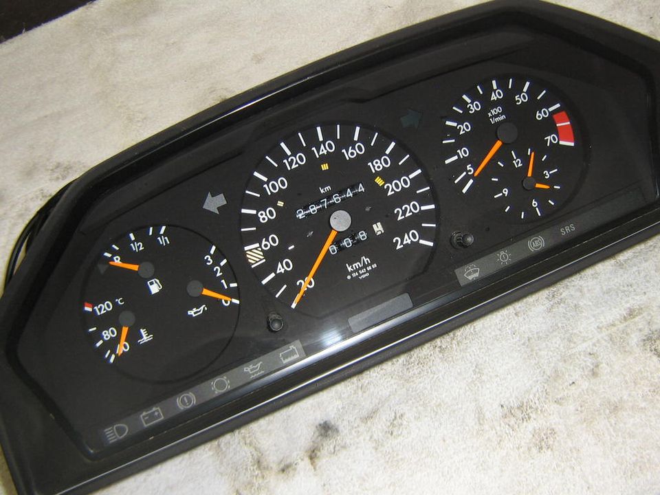 Mercedes W124 Tacho Kombiinstrument Drehzahlmesser Uhr in Vaterstetten