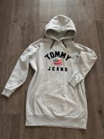 Tommy Hilfiger Jeans Gr M Kleid Pullover grau neuwertig Nordrhein-Westfalen - Mülheim (Ruhr) Vorschau