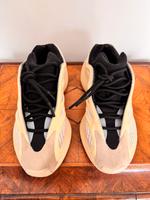 Yeezy 700 v3 Mono Safflower Sneakers Gr.38,5 München - Au-Haidhausen Vorschau