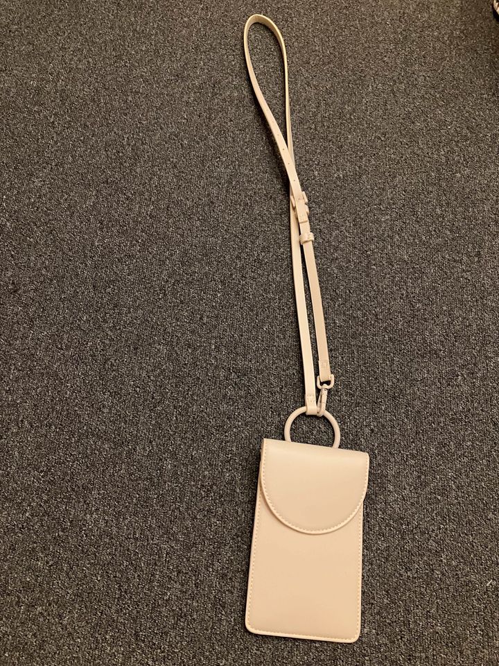 Handytasche s.Oliver beige Creme verstellbar Magnet neu in Rodgau