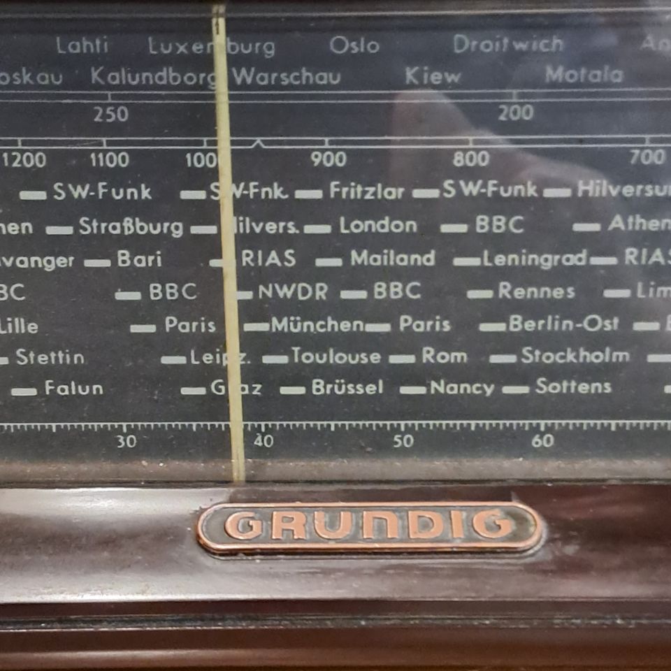 Altes Grundig Röhrenradio in Alzenau