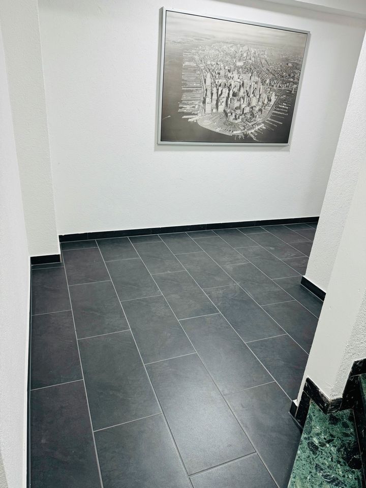 Vollst. renovierte 2-Zimmer Wohnung mit Aufzug in Schlossnähe in Düsseldorf