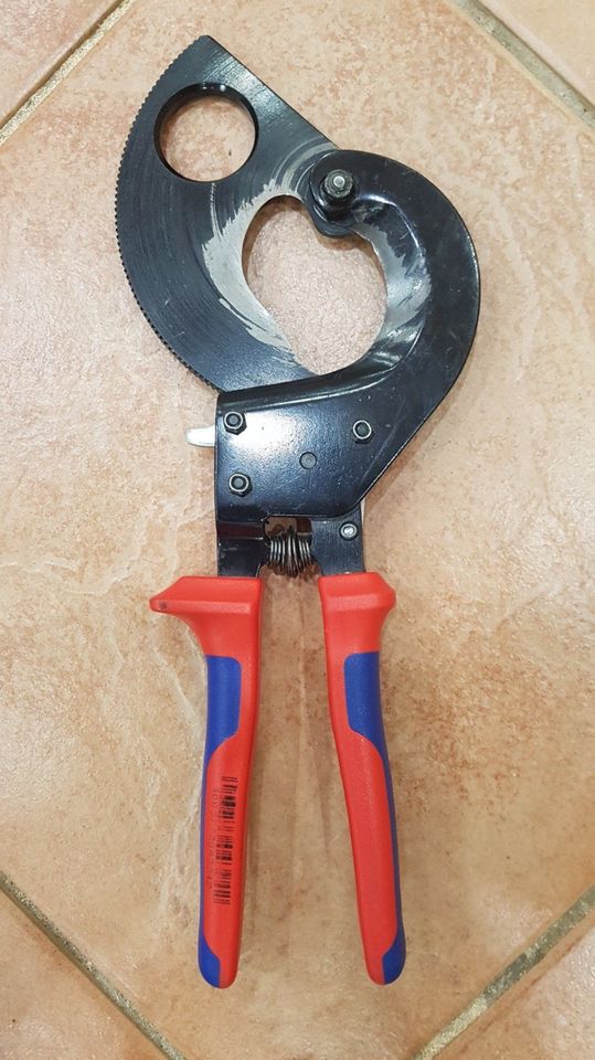 Knipex Kabelschere 95 31 280mm in Ostrau