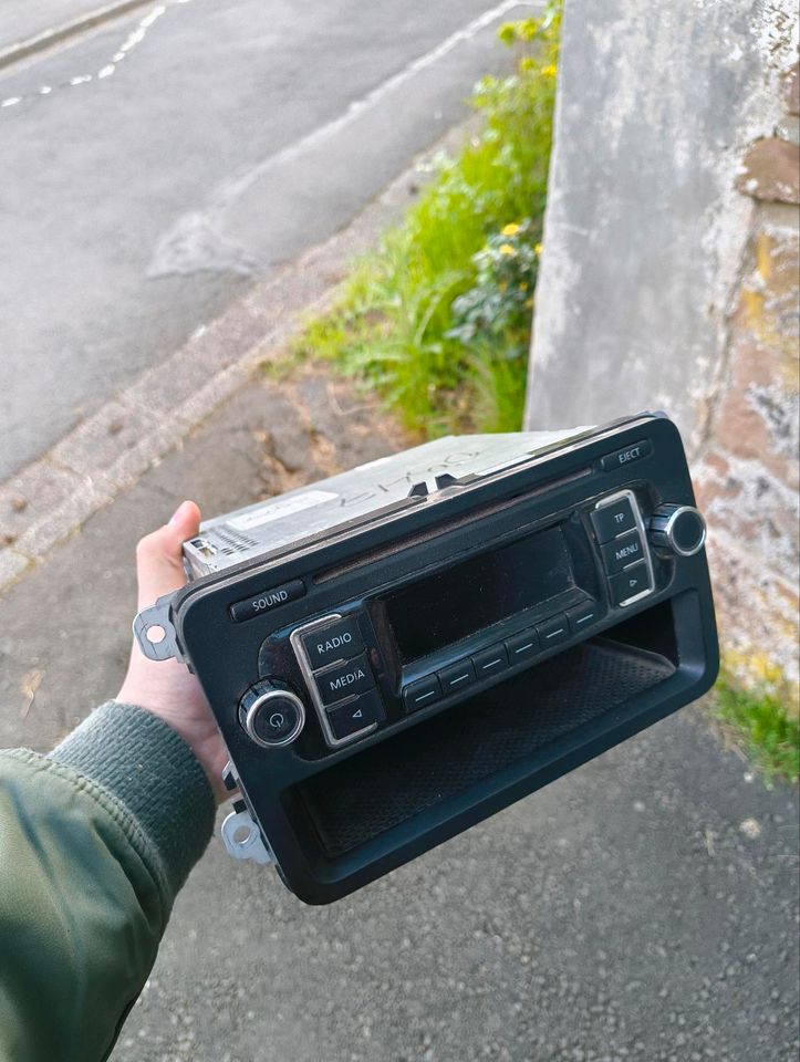 VW Radio für T Büsse in Hillesheim (Eifel)