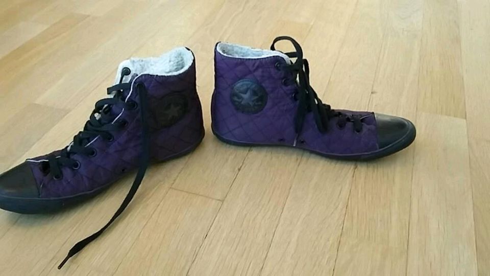 Chucks Converse lila violett gefüttert Winterschuhe gr.38 in Oberhausen