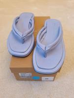 Neue Zehentrenner Sandalen von Cox Gr. 39 in Lila Schleswig-Holstein - Laboe Vorschau