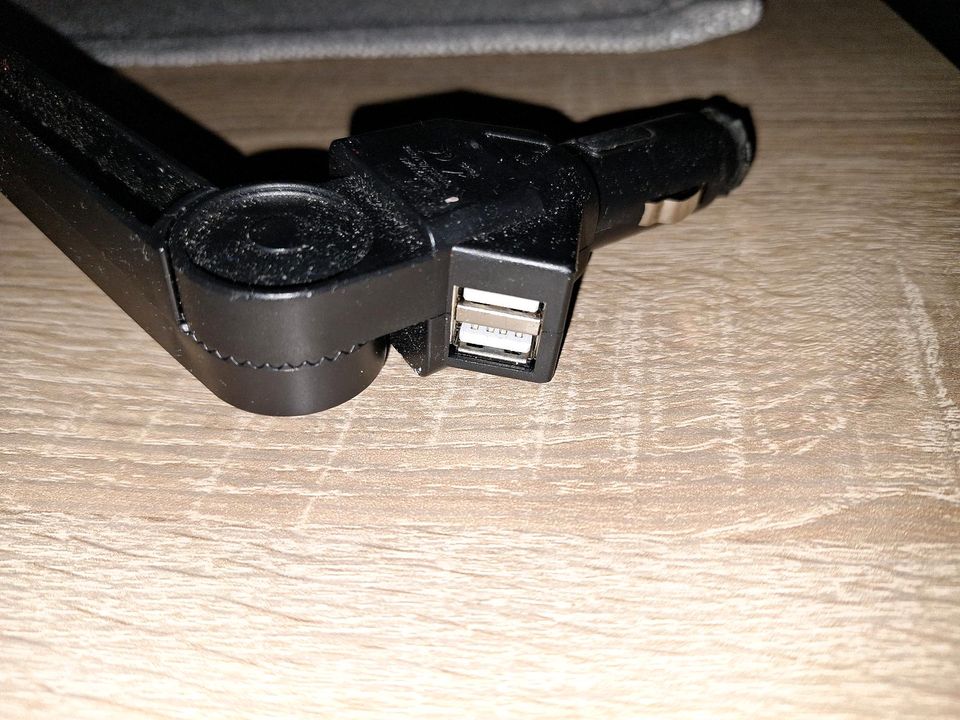SMARTPHONE HALTERUNG KFZ USB in Bous