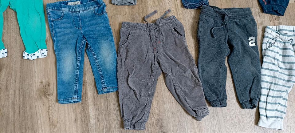 Hosen/ Jeans/ Jogginghose Größe 80 in Waghäusel