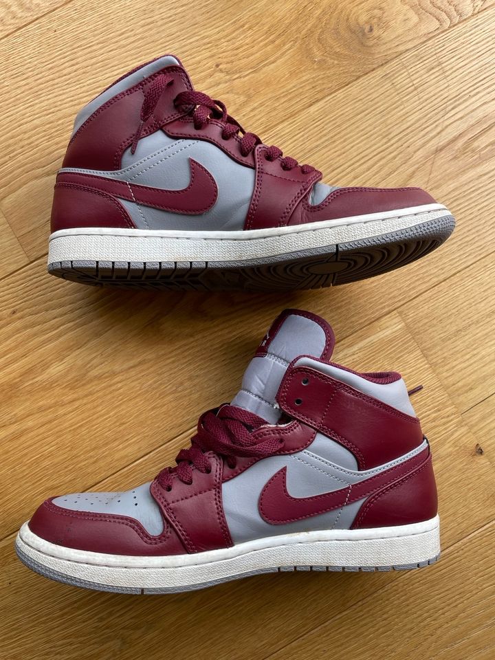 Nike Air Jordan 1 Mid dunkelrot/grau, Größe 41 unisex TOP Zustand in Ulm