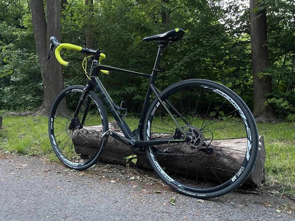 CUBE ATTAIN GTC SL Carbon Disc Gravelbike / Cyclocross / Rennrad in Dortmund