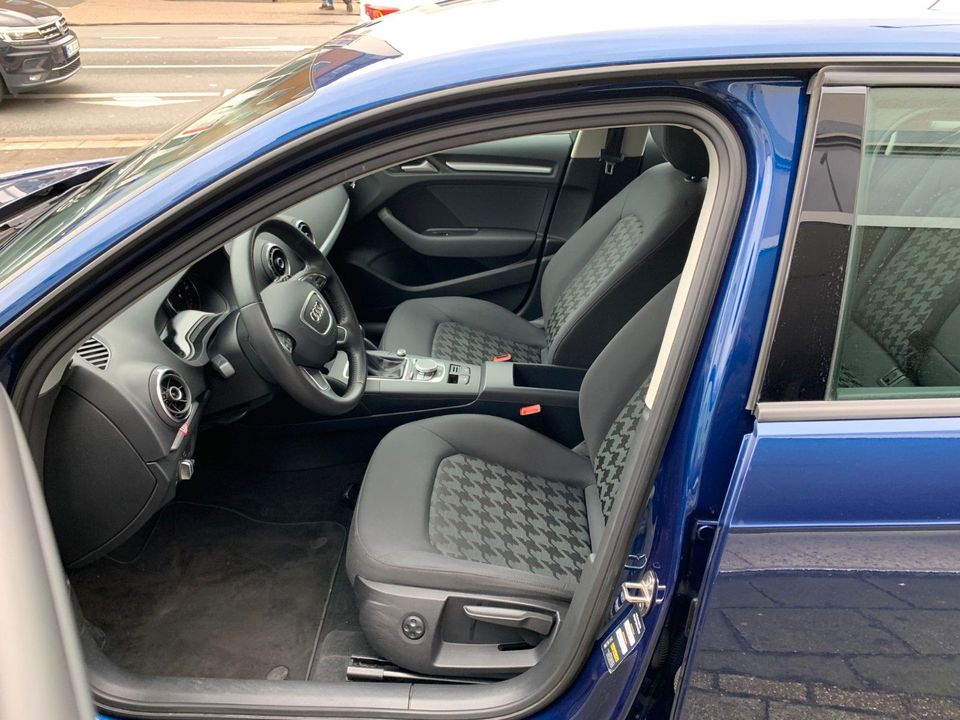Audi A3 Sportback 1,6 TDI * Xenon * Navi *Alufelgen in Moers