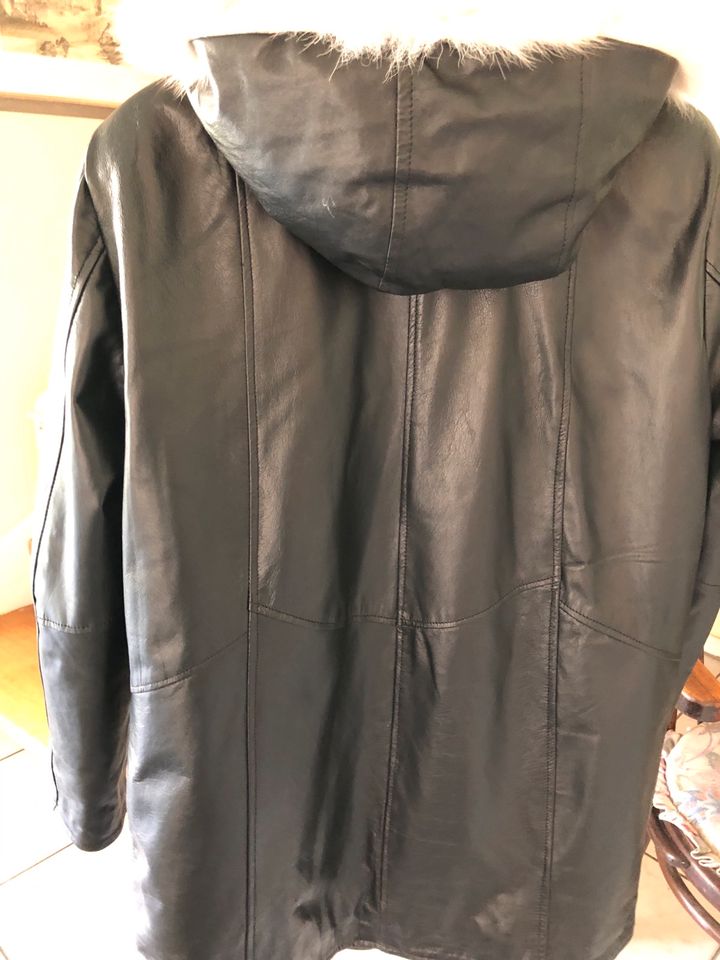 Damenlederjacke schwarz, neu, Größe 42 in Buxtehude