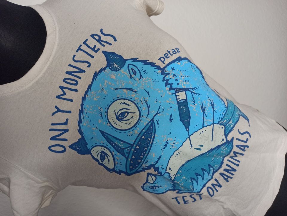 Peta2 Shirt gegen Tierversuche "Only Monsters Test On Animals" in Neubrandenburg