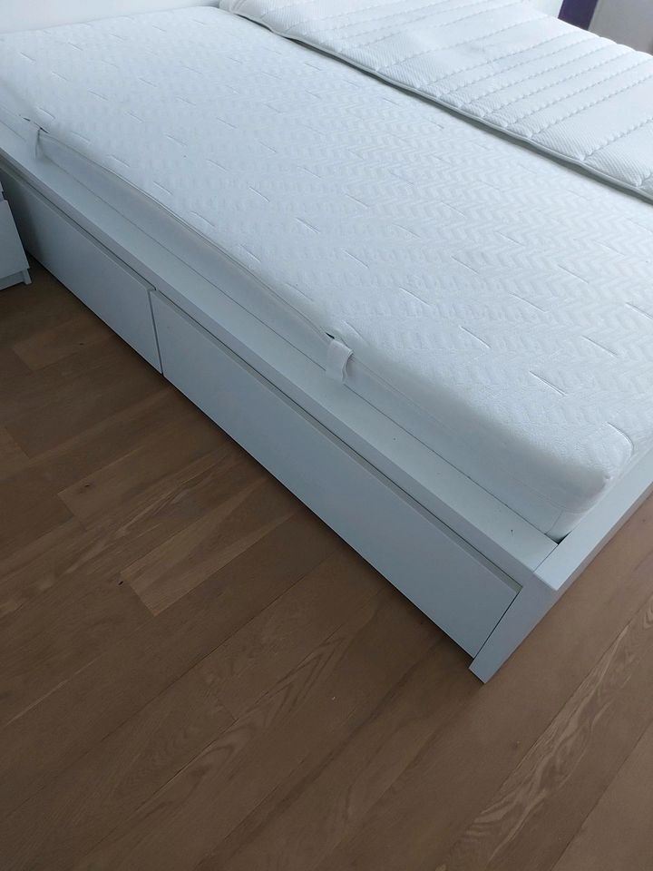 Ikea Malm Bett hoch mit 4 Schubladen weiß 180x200 in Raisting