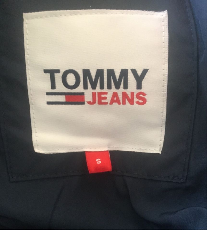 TOMMY Jeans Daunenjacke Gr. S in Dasing