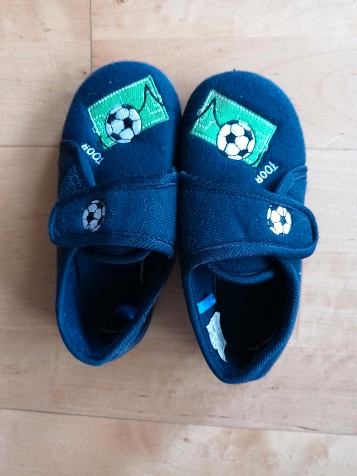 Kinderschuhe, Hausschuhe, Badeschuhe, Flipflops, Sportschuhe in Erfurt