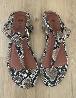 Sandalen in Schlagenmuster Gr. 36 NEU | H&M Bayern - Ingolstadt Vorschau