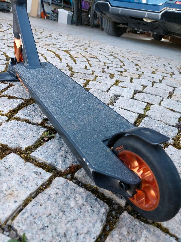 Chili Stunt Scooter + GRATIS Ständer in Köngen