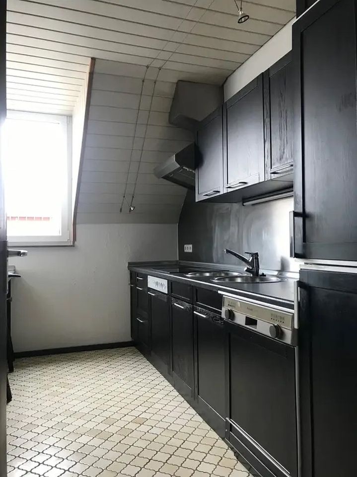 Helle 2,5-Raum-Maisonette-Wohnung mit Balkon in Düsseldorf - Sofort Frei in Düsseldorf