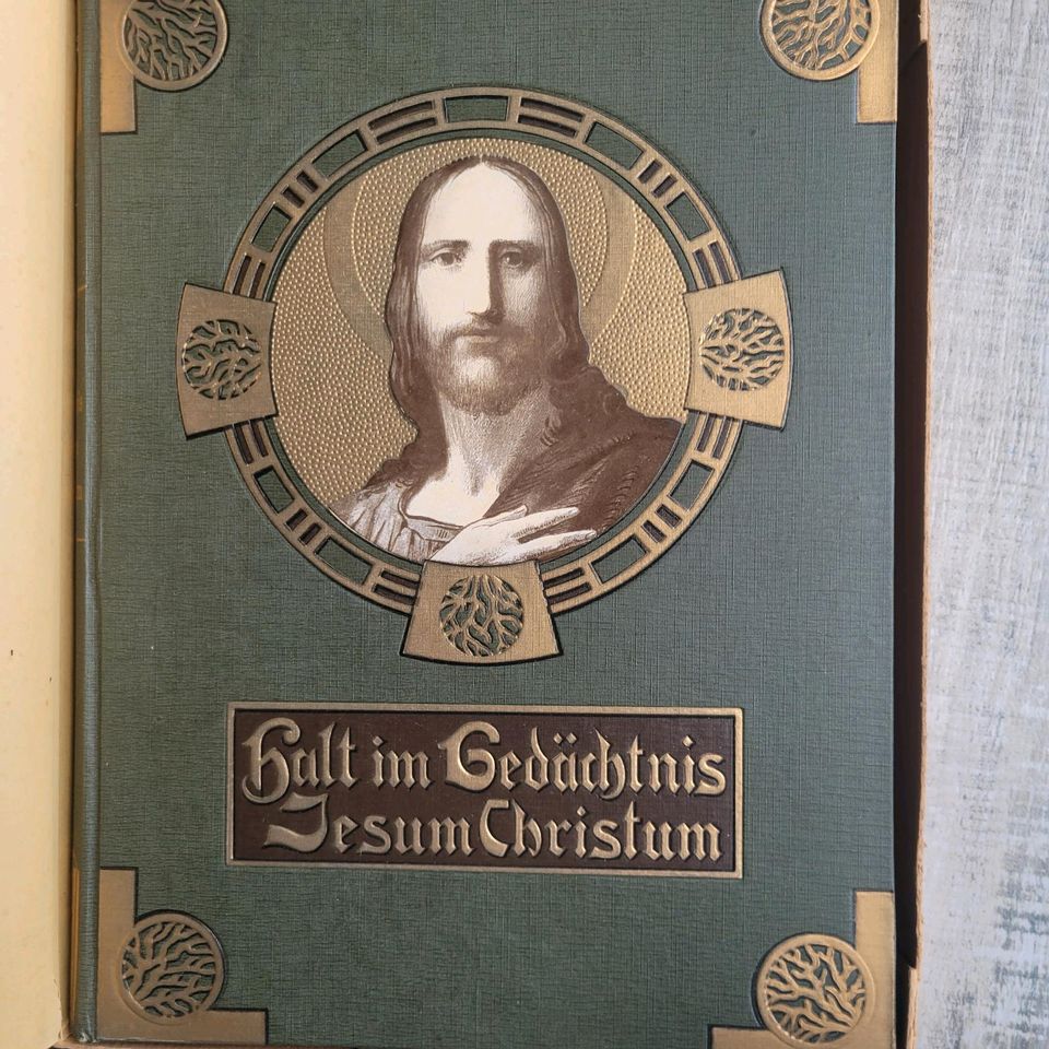 Antikes Buch aus dem Christentum in Emmendorf