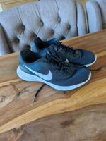 Nike Turnschuhe Größe 38.5 Niedersachsen - Sibbesse  Vorschau