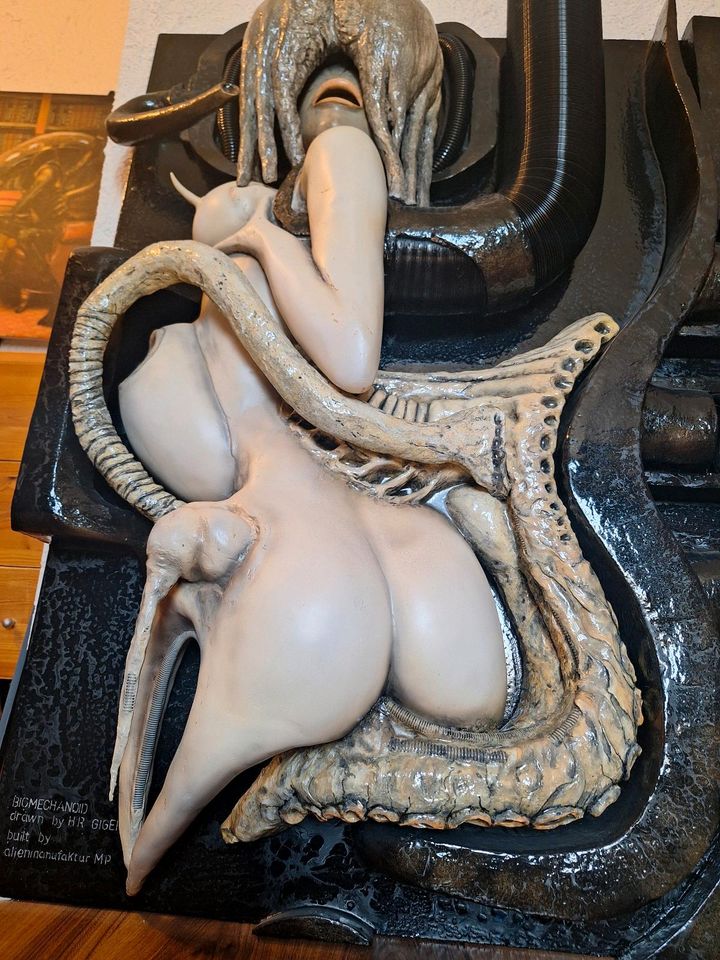 Biomechanoid  H.R.GIGER Relief  Alien lifesize in Bad Doberan