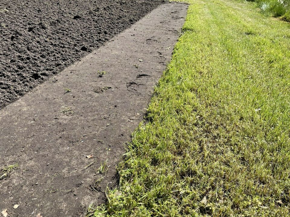 Rasenbaumaschine Umkehrfräse Rasen Gartenbau Rasenneuanlage in Hermannsburg