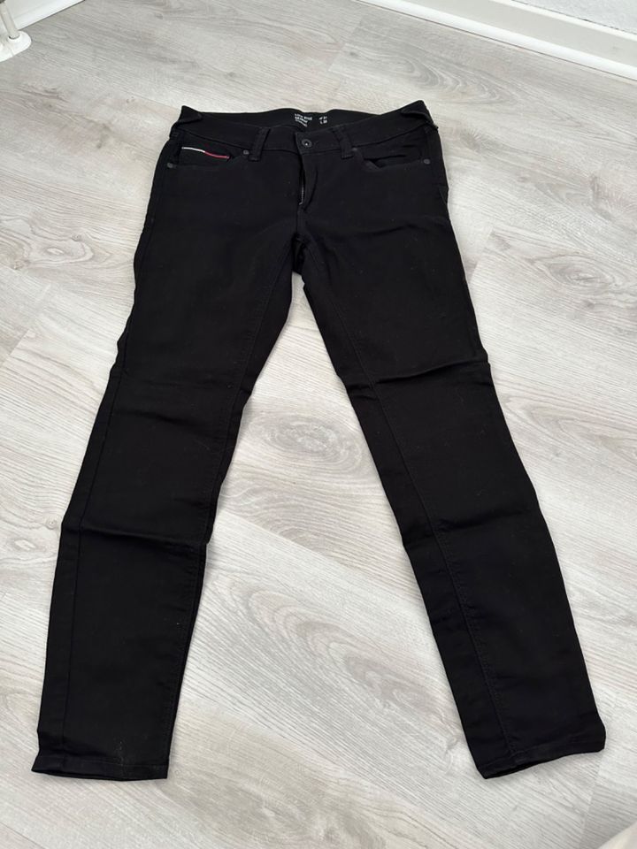 Tommy Hilfiger Damen Jeans Sophie Gr. 31/32 schwarz in Düsseldorf