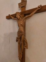 Kruzifix mit Christuskörper auf Holzkreuz INRI Rheinland-Pfalz - Hauptstuhl Vorschau