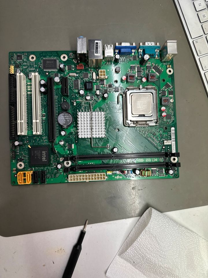 Mainboard von Fujitsu mit Intel Core2duo E7500 in Potsdam