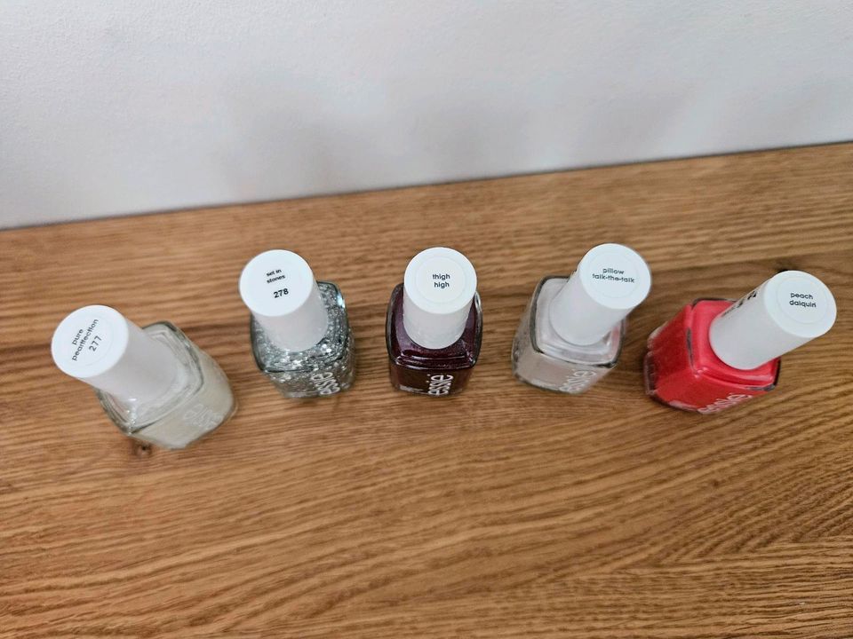 5 Essie Nagellack kaum genutzt in Köln