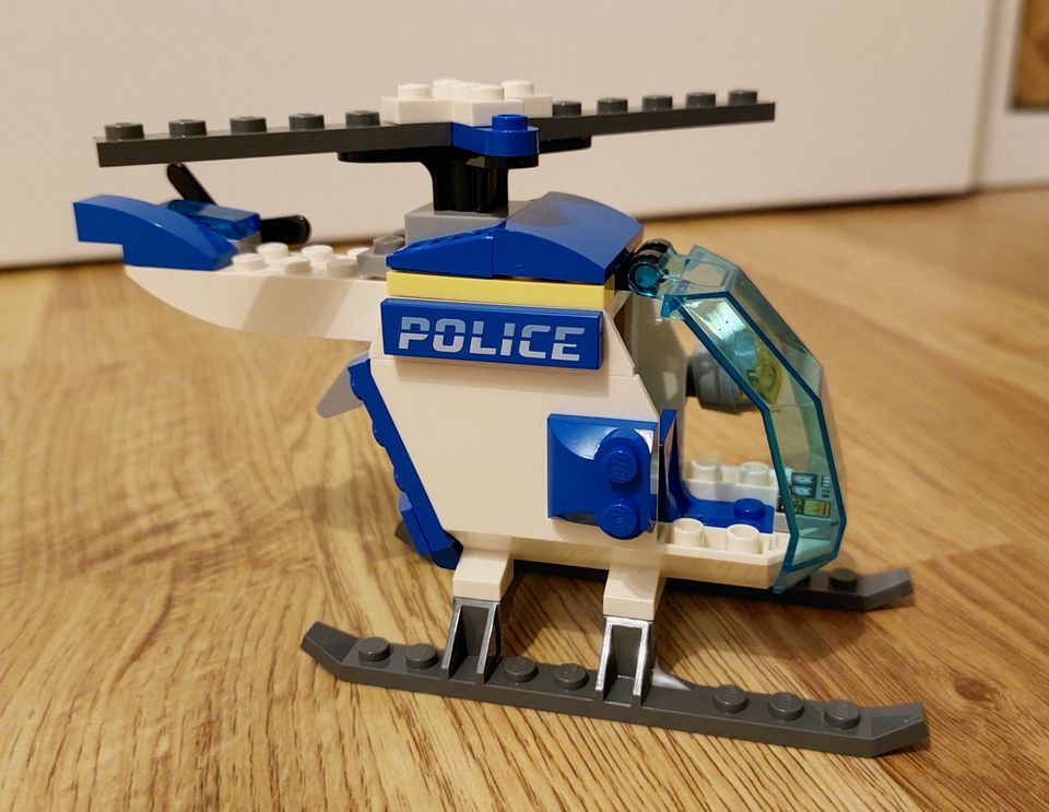 Lego City Polizeihubschrauber 60275 in Versmold