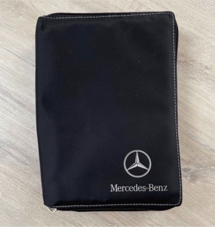 Mercedes Benz Bordbuch Etui in Mintraching