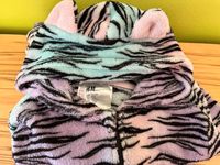 Jumpsuit/Jumper/Onesie "Rainbow Zebra" Gr. 122/128 Niedersachsen - Wendisch Evern Vorschau