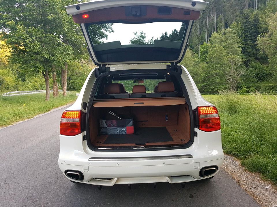 Porsche Cayenne Kofferraumabdeckung in Calw