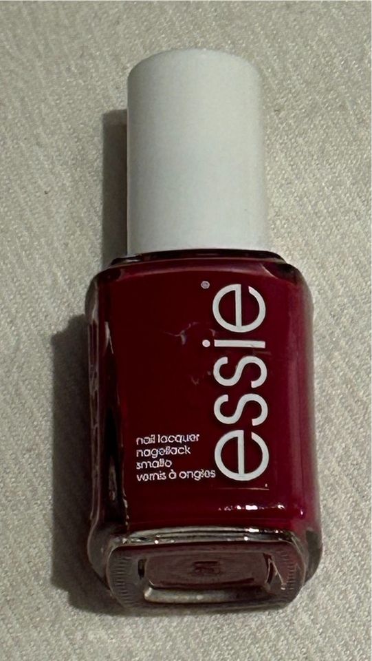 essie Nagellack rot 427 in Sankt Englmar