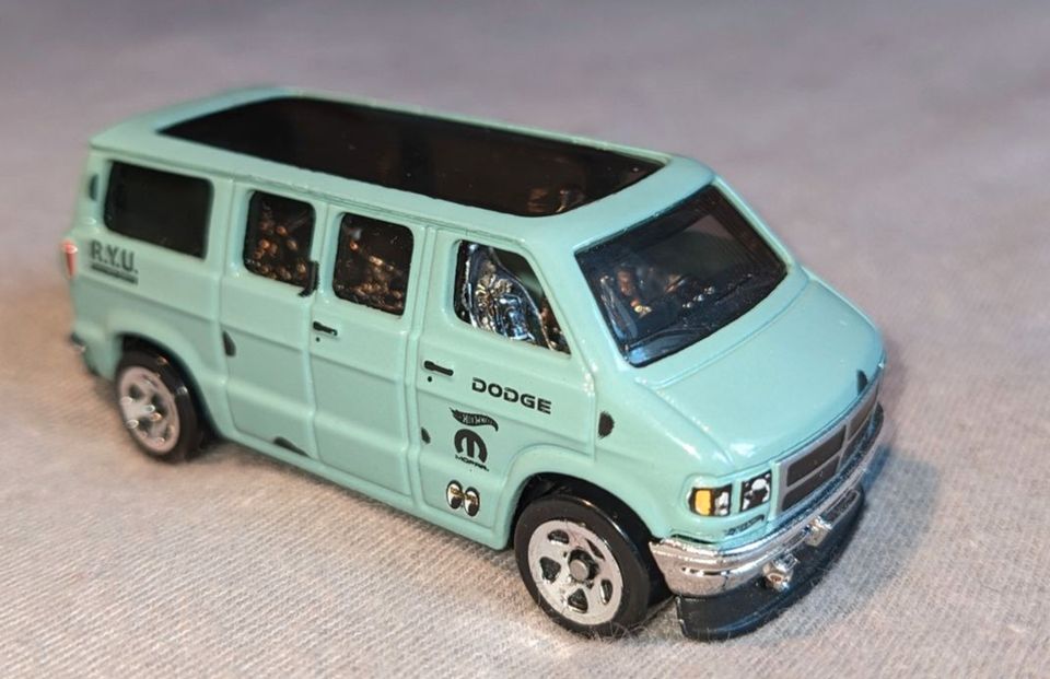 HOT WHEELS Dodge Van MOPAR in Berlin