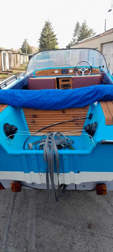 Boot mit Außenborder und Trailer in Großräschen