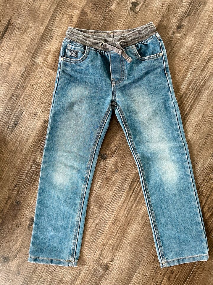Jeans und kurze Hosen / Größe 128 in Holzheim a. Lech