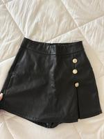 Damen Skort Shorts Kunstleder Schwarz mit Goldknöpfen S/XS Hannover - Linden-Limmer Vorschau