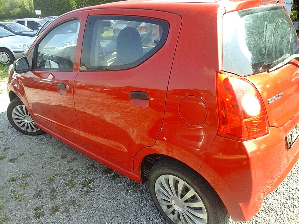 Suzuki Alto CLUB 2010/neues MODELL /Euro 5 /Blechschaden/ Klima in Deggendorf