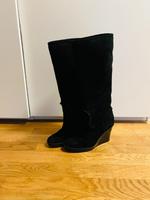 Gucci Winterstiefel Vintage Veloursleder Schwarz Damen Gr 38 München - Bogenhausen Vorschau