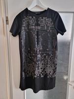 Schönes Zara Kleid Gr. M schwarz mit Lederapplikationen Thüringen - Erfurt Vorschau