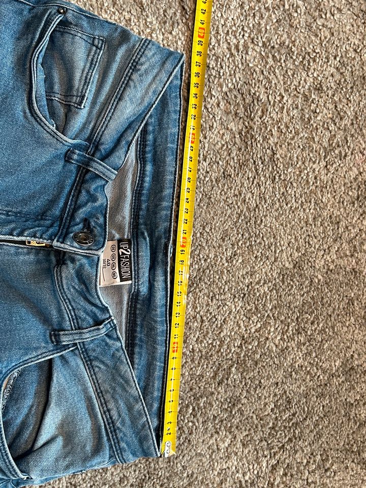 Jeans Größe 40 in Essen