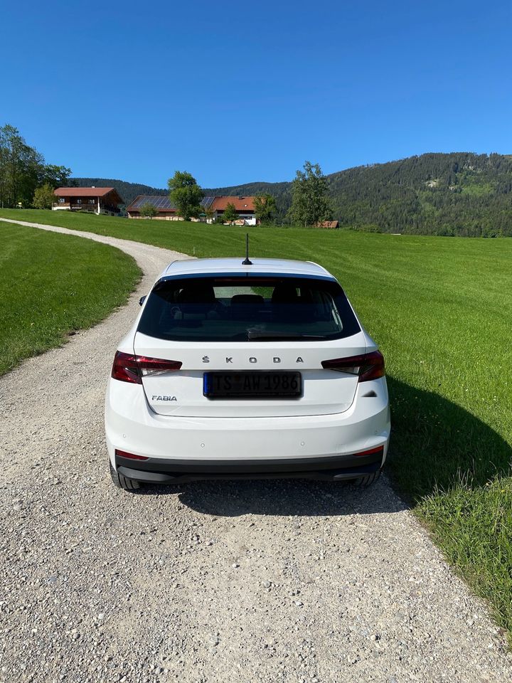 Skoda Fabia 1.0l TSI 70kW AMBITION (Candy-Weiß) in Inzell