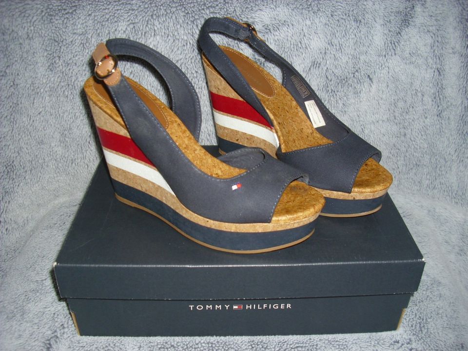 TOMMY HILFIGER Sandale Pumps Keilabsatz in Korkoptik Gr. 39 in Lehrte