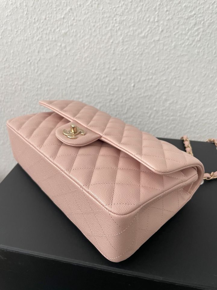 Chanel Classic Flap Medium 21C Rose Claire ungetragen caviar Bag in Offenbach