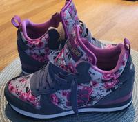 Skechers Boots grau-pink Blumenmuster Gr. 36 neuwertig Nordrhein-Westfalen - Marl Vorschau