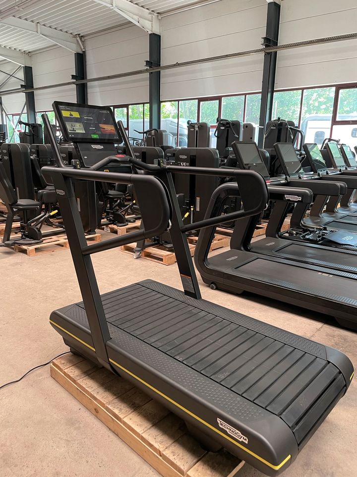 Technogym Laufband Skillrun 7000 Unity aus 2020 in Niedersachsen