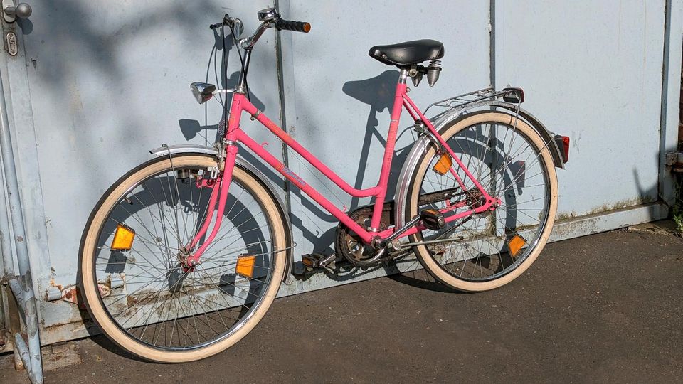 Schickes rosa Flamme Fahrrad Damenrad, eingestellt + top Zustand! in Berlin